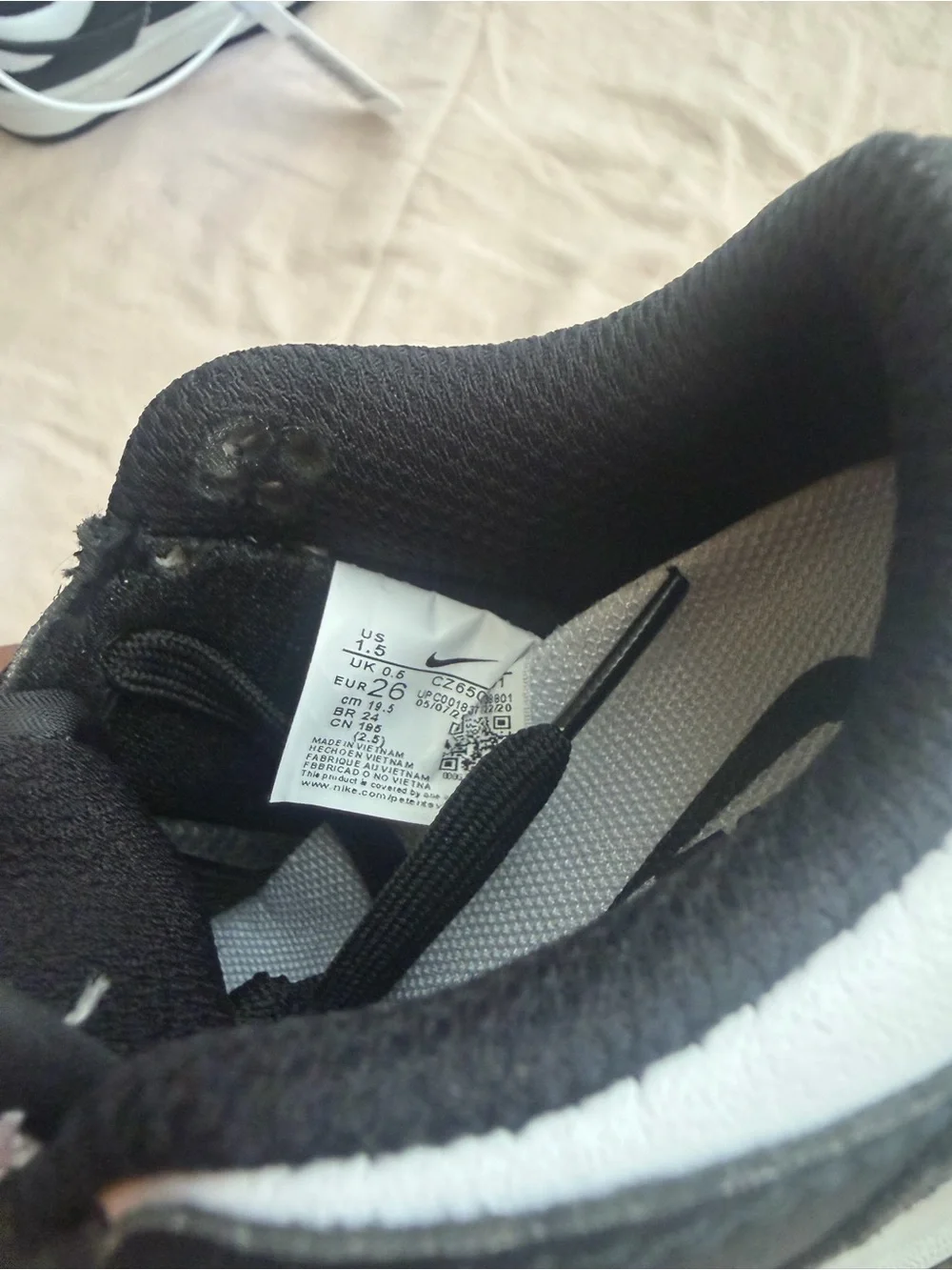 Nike Kids Black & White Low-Top Sneakers with Perforated Toe